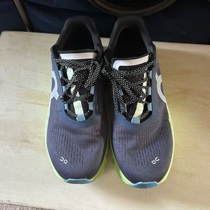 ON CLOUD CLOUD MASTER RUNNING SHOEE